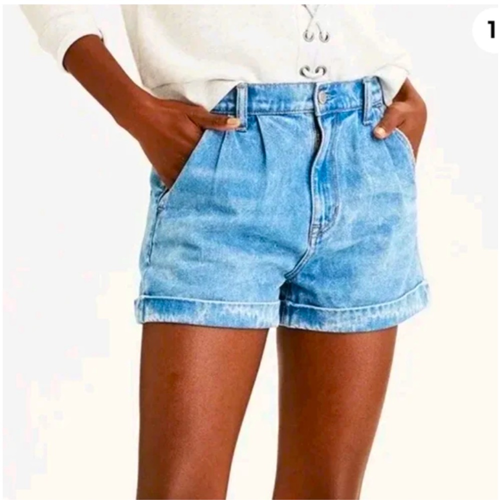 American Eagle “Mom shorts”